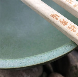 Botz Stentøjglasur til keramik, Grøn Granit. Udsnit